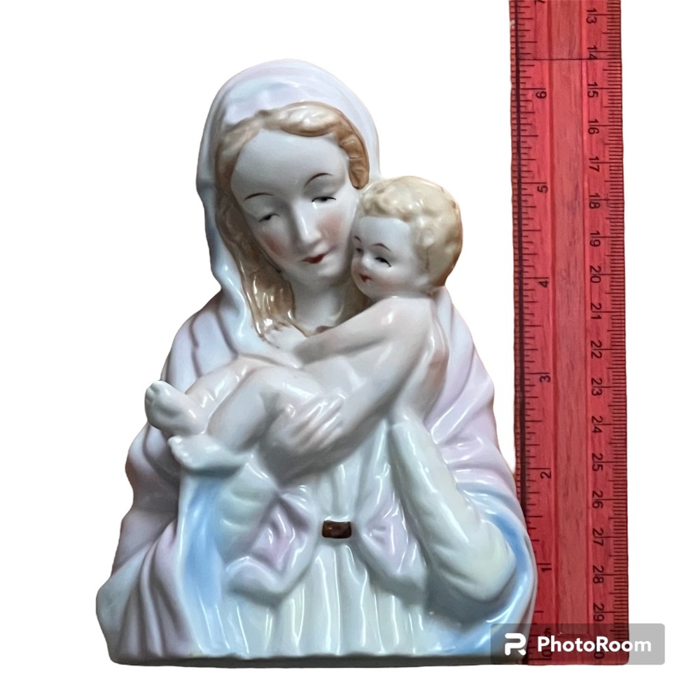 Virgin Mary & Child Statue - Picture 7 of 13